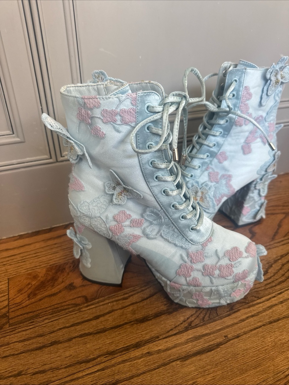 8 Sugar Thrillz Light Blue Lace-Up Floral Embroidered Platform butterfly Boots